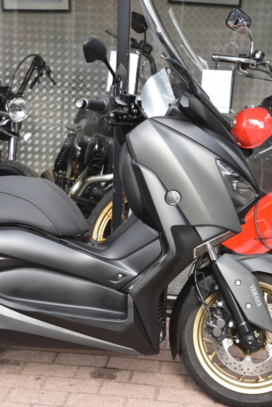 YAMAHA XMAX 300 TECH MAX – Image 4