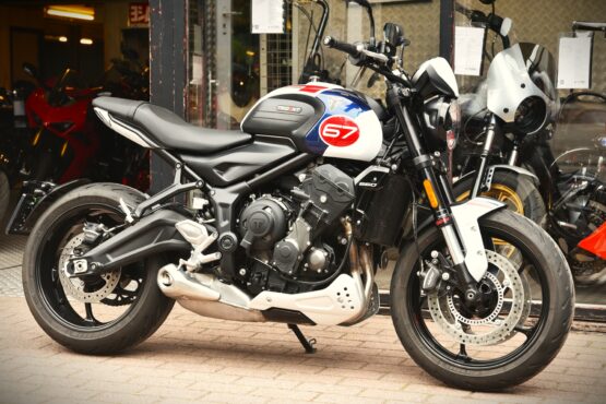 TRIUMPH TRIDENT 660 TRIPLE TRIBUTE EDITION