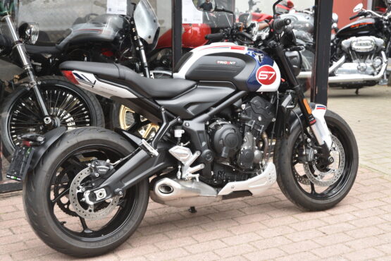 TRIUMPH TRIDENT 660 TRIPLE TRIBUTE EDITION – Image 3