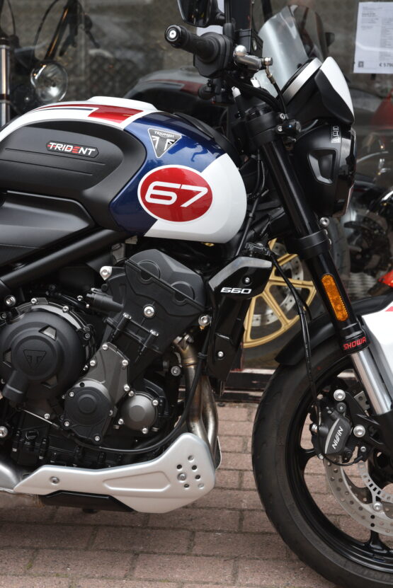 TRIUMPH TRIDENT 660 TRIPLE TRIBUTE EDITION – Image 4