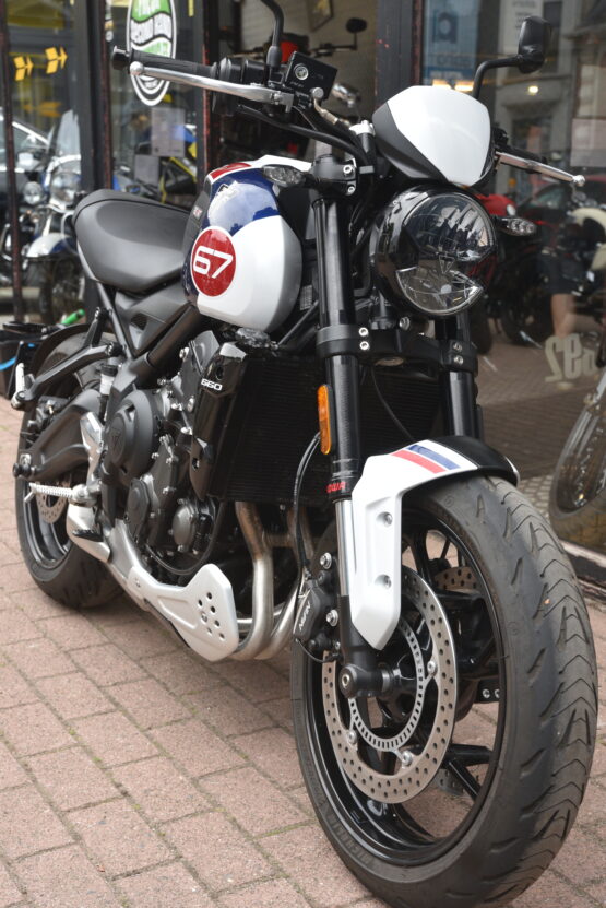 TRIUMPH TRIDENT 660 TRIPLE TRIBUTE EDITION – Image 5