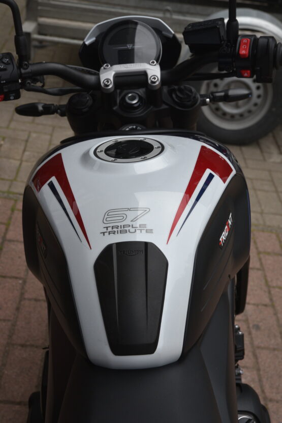 TRIUMPH TRIDENT 660 TRIPLE TRIBUTE EDITION – Image 7