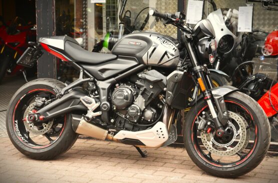 TRIUMPH TRIDENT 660