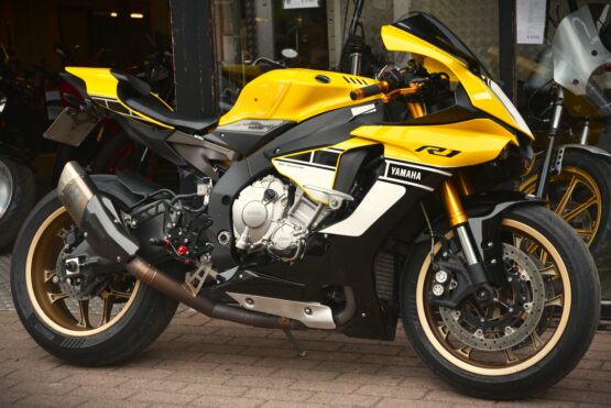 YAMAHA R1 60TH ANNIVERSARY
