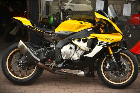 YAMAHA R1 60TH ANNIVERSARY – Image 2