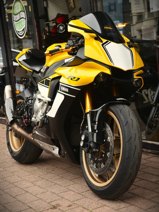 YAMAHA R1 60TH ANNIVERSARY – Image 5