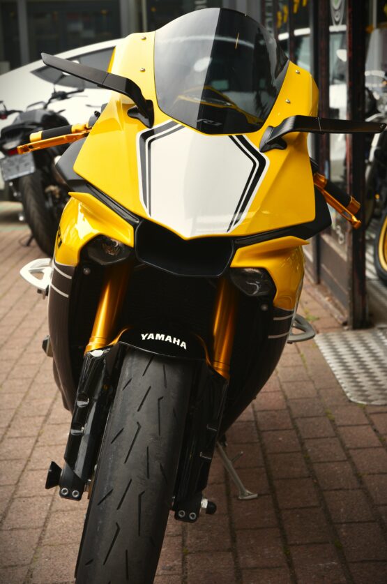 YAMAHA R1 60TH ANNIVERSARY – Image 6