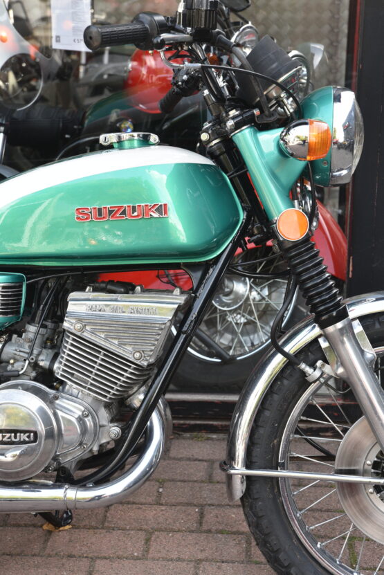 SUZUKI GT 250 – Image 4