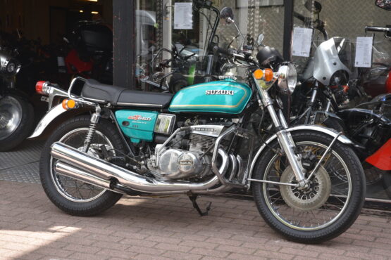 SUZUKI GT 550