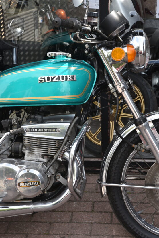 SUZUKI GT 550 – Image 4