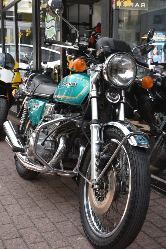 SUZUKI GT 550 – Image 5