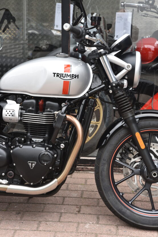TRIUMPH STREET TWIN – Image 4