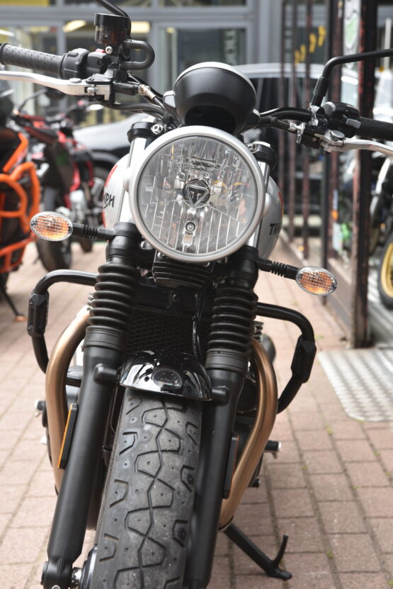 TRIUMPH STREET TWIN – Image 6