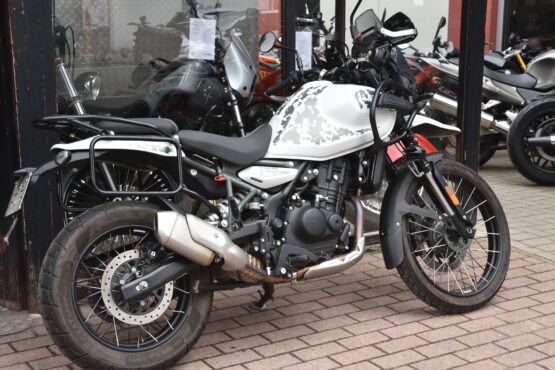 ROYAL ENFIELD HIMALAYAN 450 KAMET WHITE – Image 3