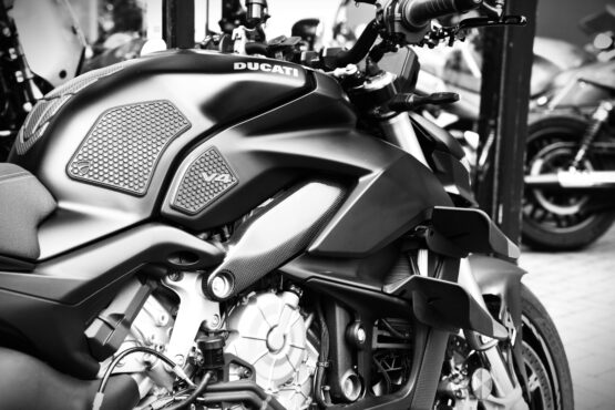 DUCATI STREETFIGHTER V4S – Image 8