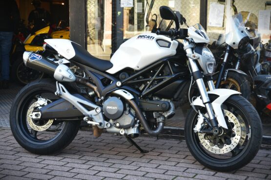 DUCATI MONSTER 696