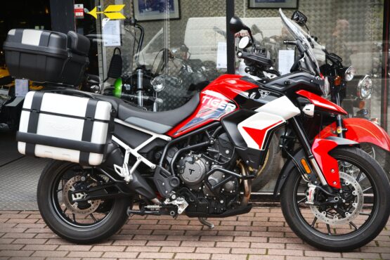 TRIUMPH 900 GT PRO ARAGON EDITION – Image 2