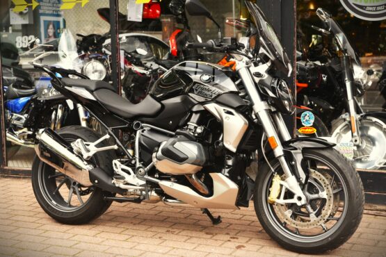 BMW R 1250 R TRIPLE BLACK