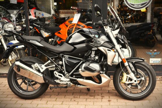 BMW R 1250 R TRIPLE BLACK – Image 2