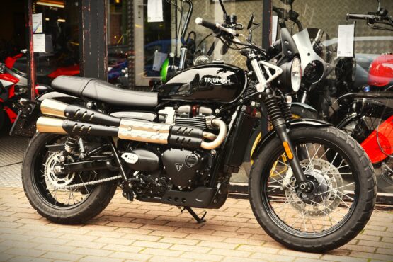 TRIUMPH 900 STREET SCRAMBLER