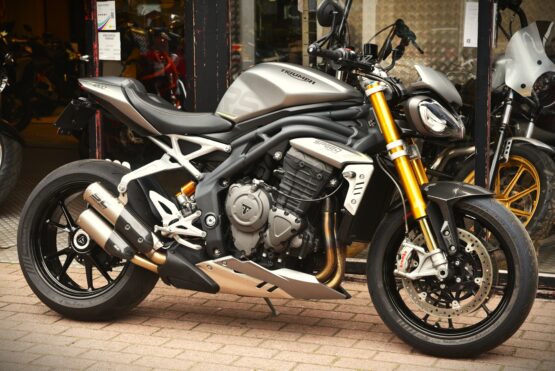 TRIUMPH 1200 SPEED TRIPLE RS
