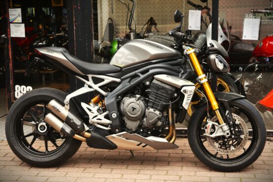 TRIUMPH 1200 SPEED TRIPLE RS – Image 2
