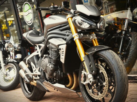 TRIUMPH 1200 SPEED TRIPLE RS – Image 5