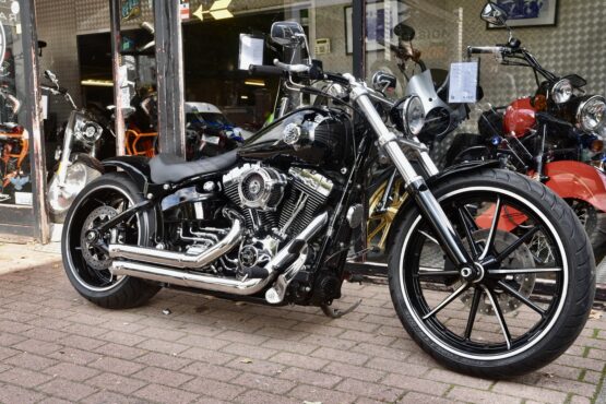 HARLEY DAVIDSON Breakout 103