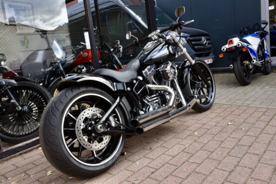 HARLEY DAVIDSON Breakout 103 – Image 3