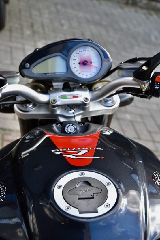 MV AGUSTA BRUTALE 910 R – Image 4