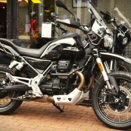 MOTO GUZZI V85 TT GUARDIA D'ONORE