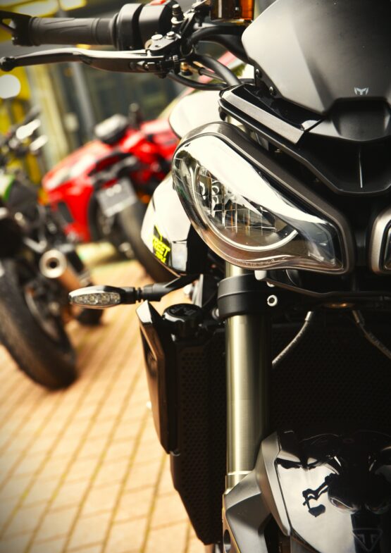 TRIUMPH 765 STREET TRIPLE RS 2025 – Image 8
