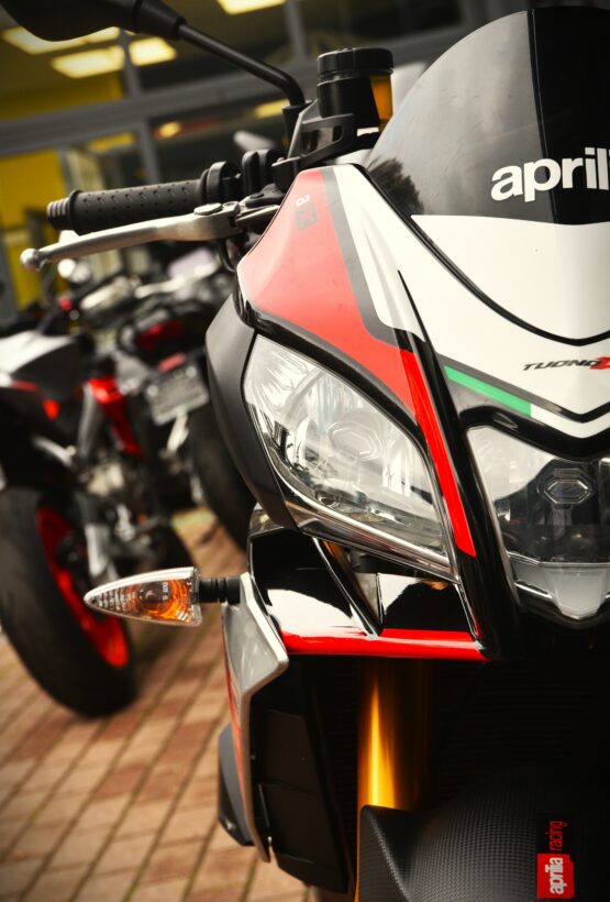 APRILIA TUONO V4 1100 FACTORY – Image 8