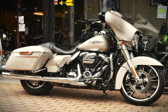 HARLEY DAVIDSON 107 STREET GLIDE