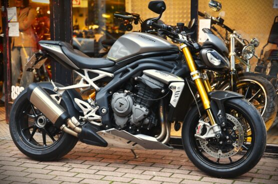 TRIUMPH 1200 SPEED TRIPLE RS