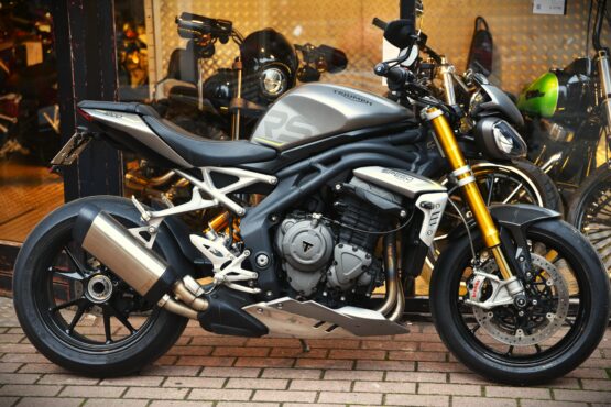 TRIUMPH 1200 SPEED TRIPLE RS – Image 2