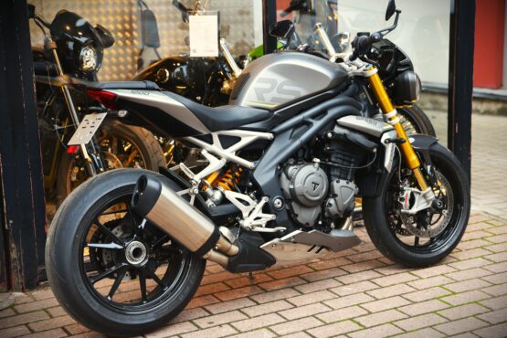 TRIUMPH 1200 SPEED TRIPLE RS – Image 3