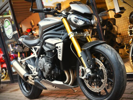 TRIUMPH 1200 SPEED TRIPLE RS – Image 5