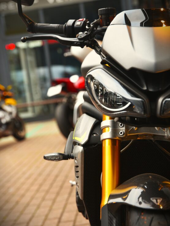 TRIUMPH 1200 SPEED TRIPLE RS – Image 8
