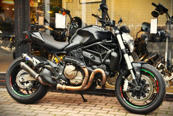 DUCATI MONSTER 821