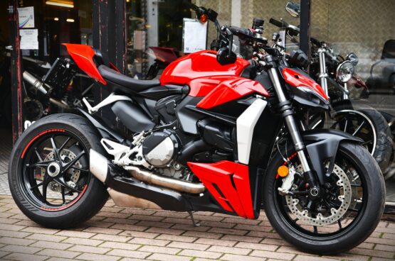DUCATI STREETFIGHTER V2