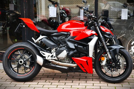 DUCATI STREETFIGHTER V2 – Image 2