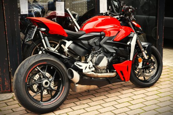DUCATI STREETFIGHTER V2 – Image 3