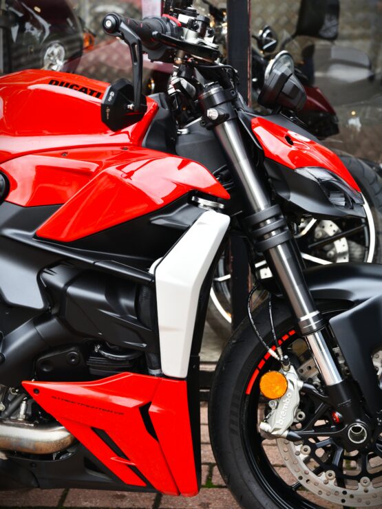 DUCATI STREETFIGHTER V2 – Image 4