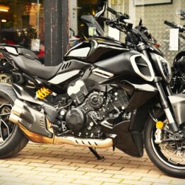 DUCATI DIAVEL V4