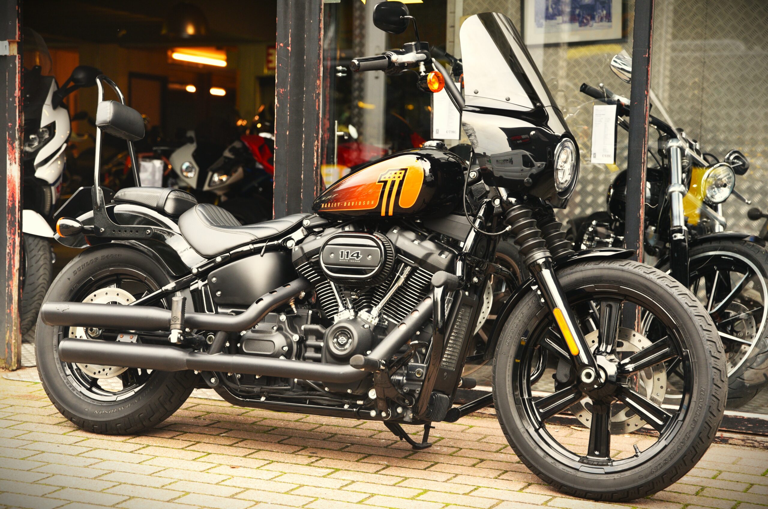 HARLEY DAVIDSON STREET BOB 114