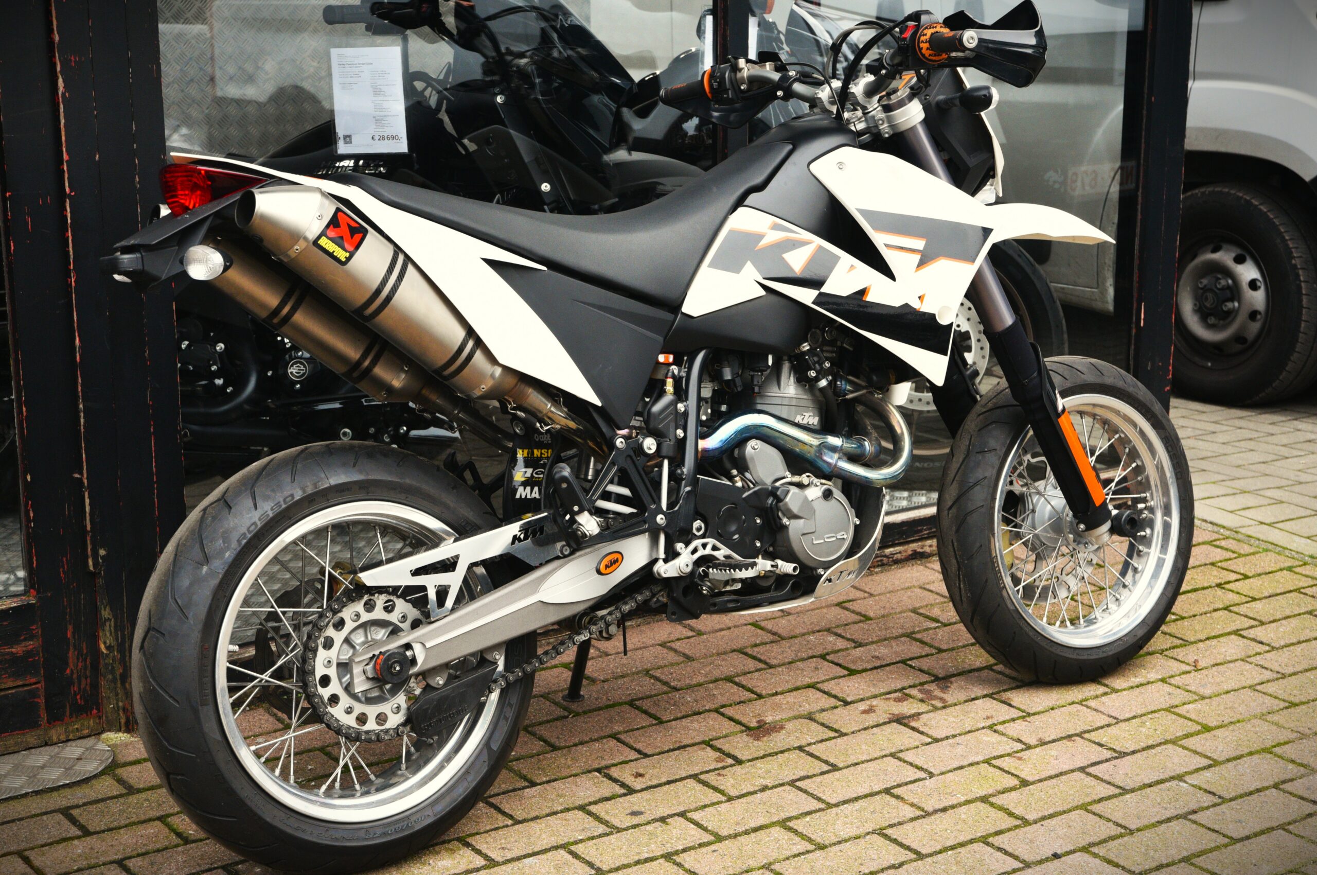 KTM 640 LC4 SUPERMOTO – Image 3
