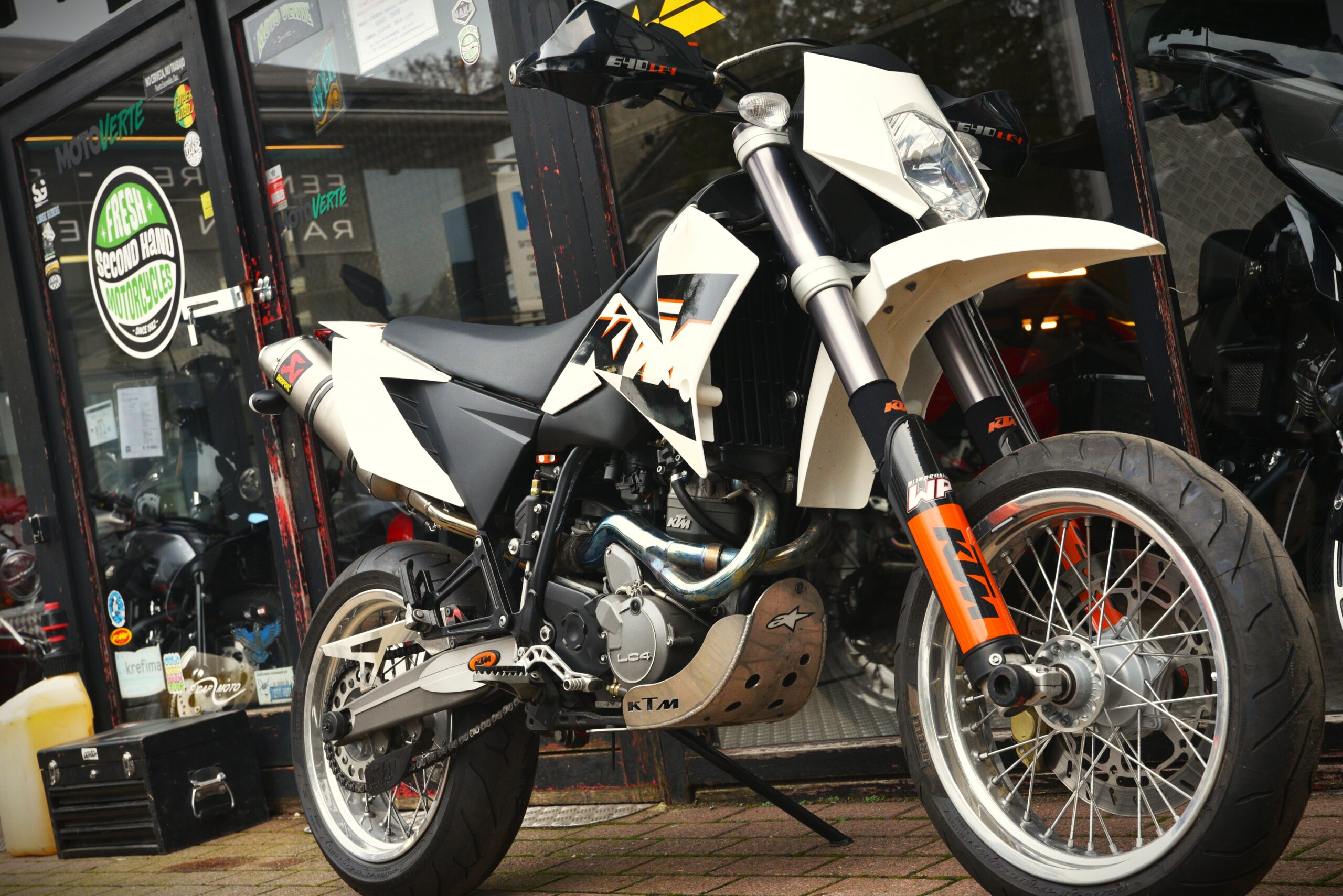 KTM 640 LC4 SUPERMOTO – Image 5