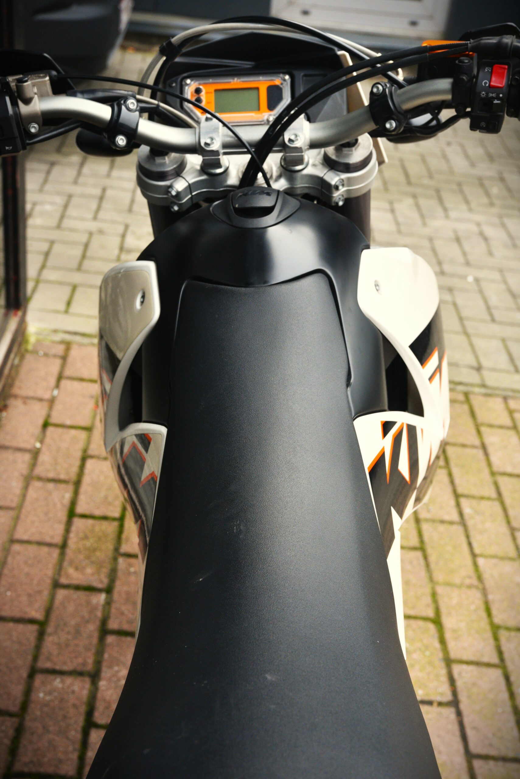 KTM 640 LC4 SUPERMOTO – Image 7