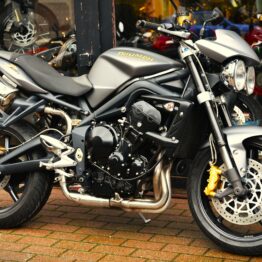 TRIUMPH 675 STREET TRIPLE R